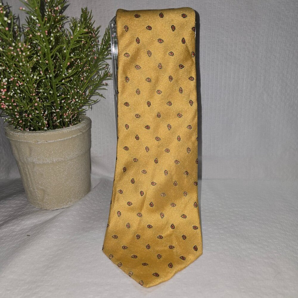 TOMMY HILFIGER YELLOW TIE WITH RED TEARDROP DESIGN IMPORTED SILK FABRIC MENS
